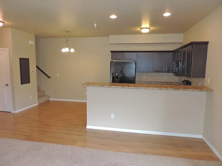 425 Cambria Dr — Photo 7