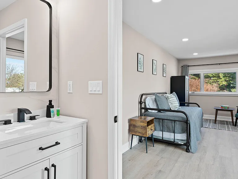 8815 Delphine Rd — Photo 22