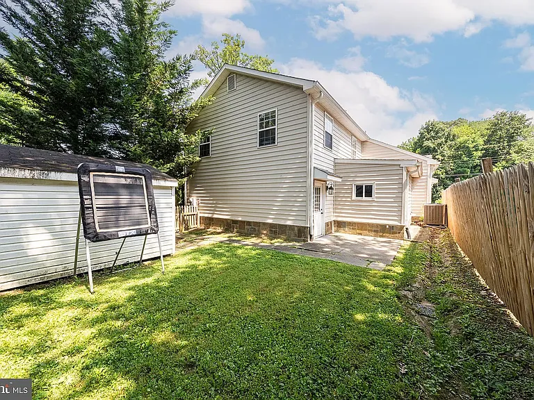 2231 Williams Ave — Photo 12