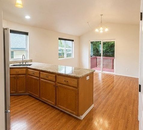 4th image of 2124 NE 77th Ave
