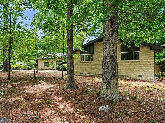 2nd image of 2700 Hawaii Ct