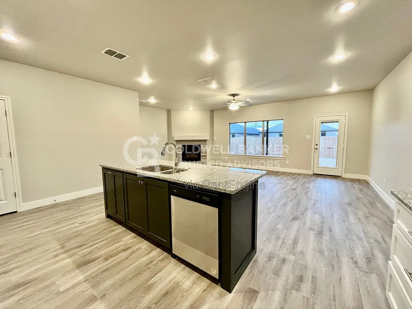 4 bed, 2.0 bath, 1888 sqft, $2,050 — Photo 3