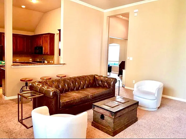 1708 Whispering Glen Dr — Photo 4