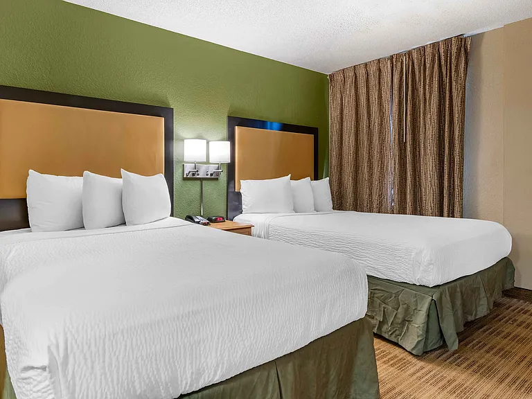 1 Bedroom Suite - 2 Full Beds