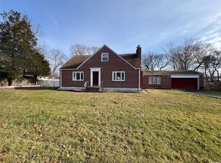 161 Coates Ave N, Holbrook, NY 11741