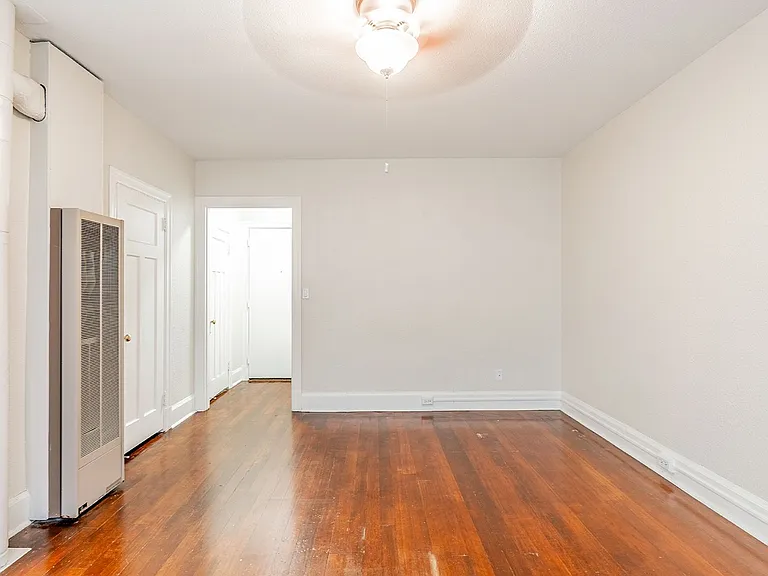 Carolina Court — Photo 17
