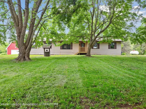 1691 N Michigan Rd, Eaton Rapids, MI 48827