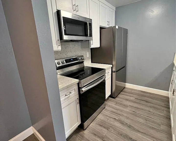 10 Birch Street — Photo 1