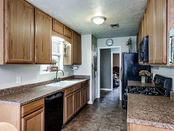 4th image of 2811 Forestwood Dr