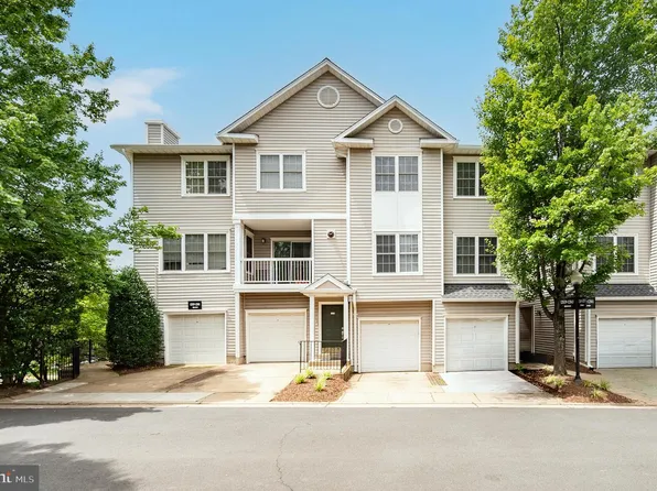12849 Fair Briar Ln, Fairfax, VA 22033