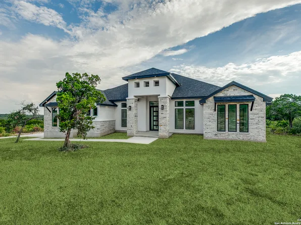 205 Private Road 2772, Mico, TX 78056