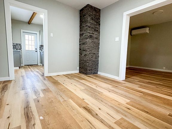 4th image of 2054 Riddle Ave