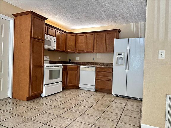 2nd image of 8205 Sun Spring Cir #B1