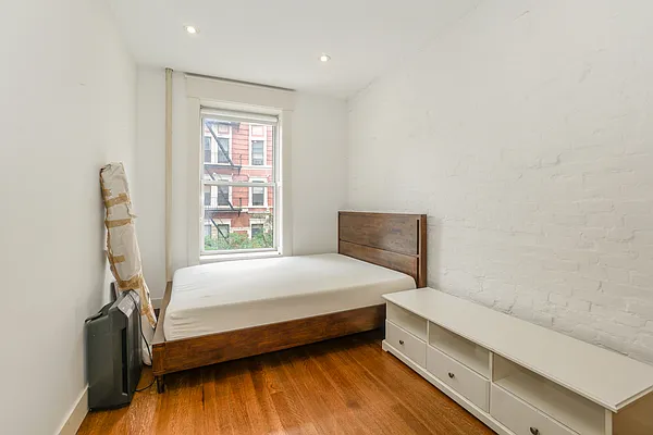 Rented by Bond New York | media 27