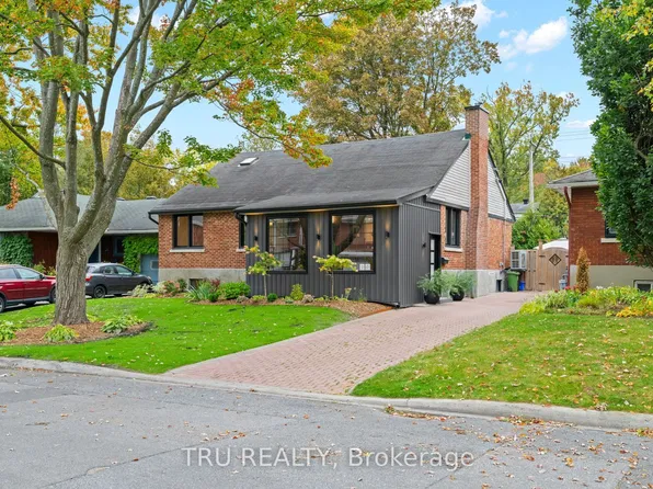 2110 Honeywell Ave, Ottawa, ON K2A 0P8