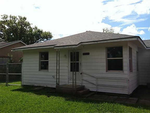 3rd image of 10406 N La Crosse St