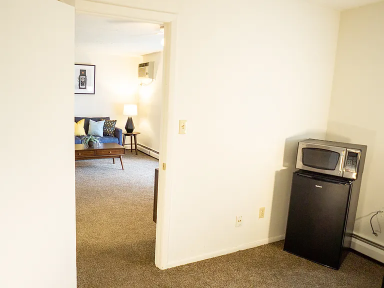 College Towers Apartments — Photo 23