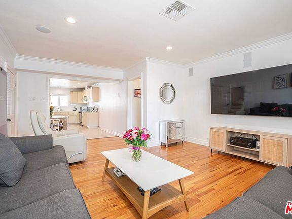 3rd image of 17507 Emelita St