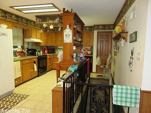 2nd image of 613 Red Oak Ln