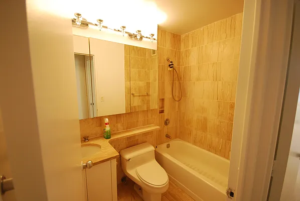 Sold by Luxury Habitat | media 37