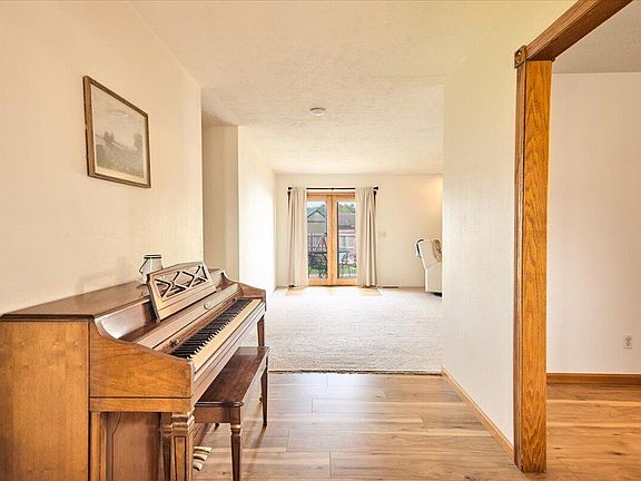 5th image of 1603 Davis Circle