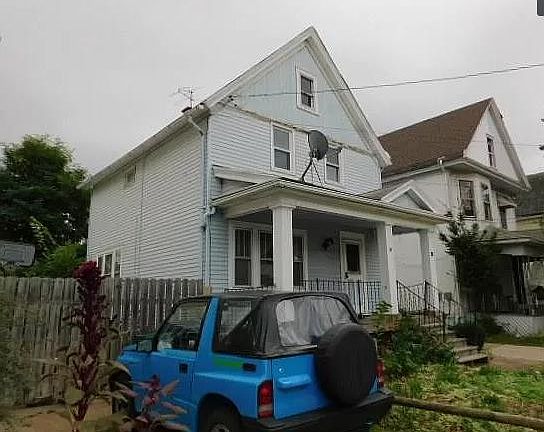 3rd image of 37 Tuxedo Pl
