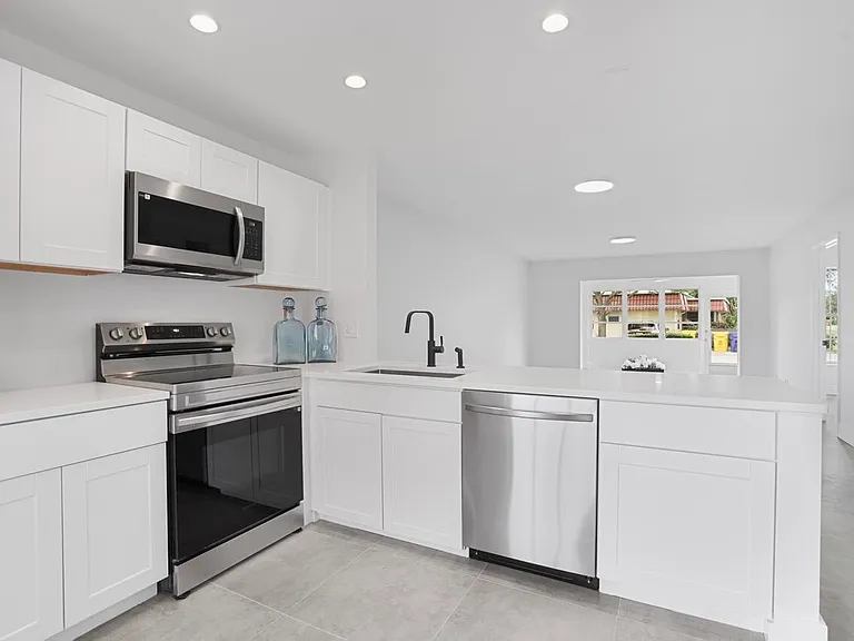 737 Nantucket Cir #B — Photo 10
