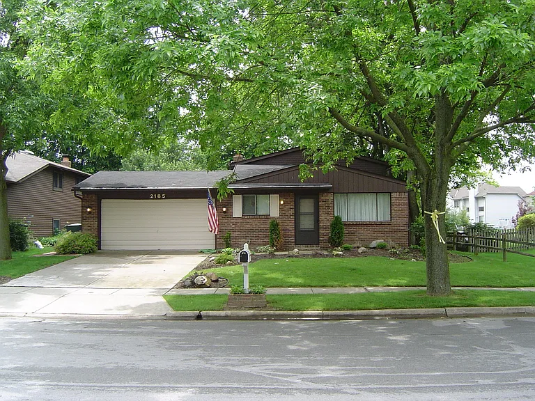 2185 Heatherfield Ave — Photo 1