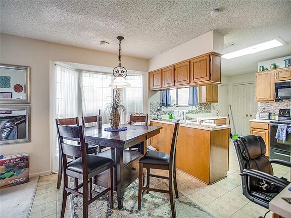 5th image of 1100 Lexington Cir