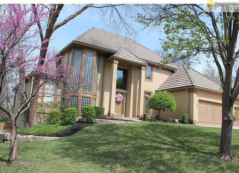 Welcome home!!! Be prepared to be WOWed by this 4700 sq ft 1.5 story home with 4 bedrooms, 4.1 baths, and a 3 car garage...plus a finished walkout lower level.