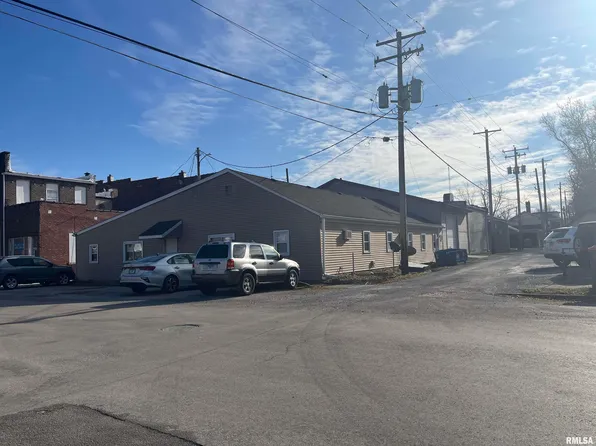 130 W Jackson St, Virden, IL 62690