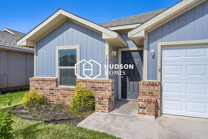 4 bed, 2.0 bath, 1571 sqft, $2,649 — Photo 3