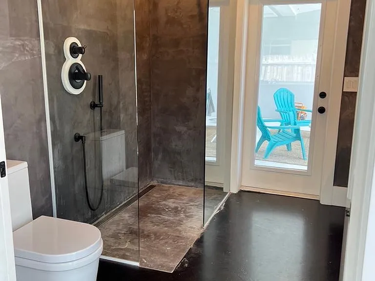 Office/Pool Bathroom