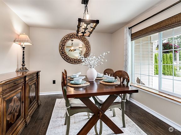 4th image of 2520 194th Avenue SW