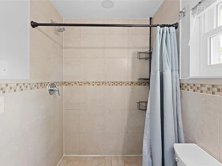 909 Bentwood Ln #1 — Photo 27