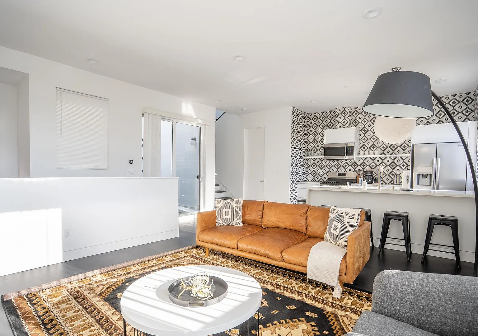 2 Bedroom 2.5 Bath With View In Desirable City of Emeryville, Ca.! — Photo 3