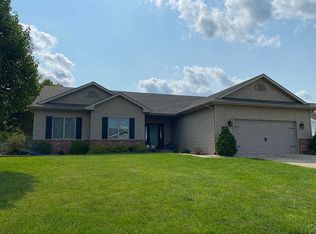 825 Elk Crest Ct, Chatham, IL 62629