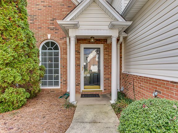 3rd image of 213 Chadwyck Ct