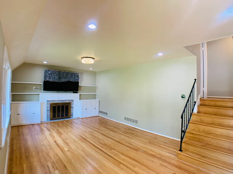 2113 Folkstone Rd — Photo 8