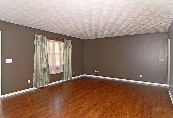 3rd image of 1213 Brooke Dr