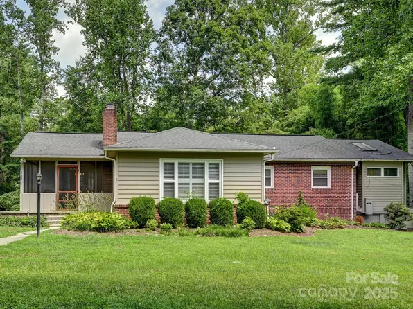 180 Rhododendron Dr, Laurel Park, NC 28739