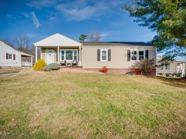 1520 Parton Dr, Kingsport, TN 37660