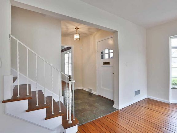 3rd image of 5739 Dover Ct