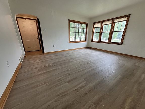 5th image of 1858 Deckner Ave