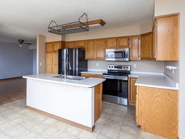 1130 Pond Side Dr — Photo 11