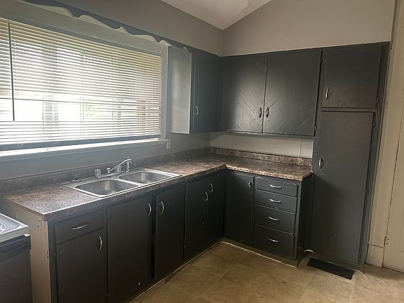 5th image of 1728 Lexington Ave