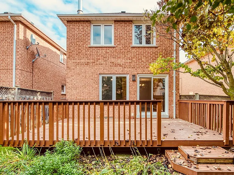 2319 Springfield Cres — Photo 17