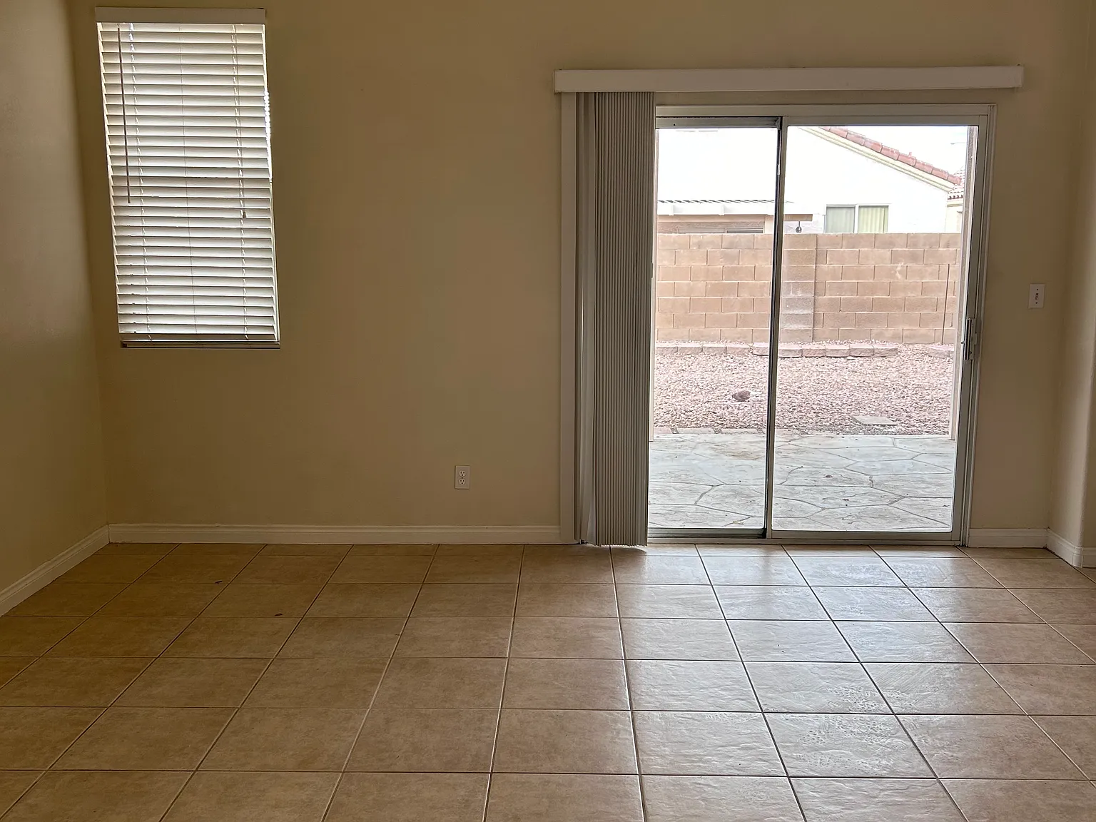 3 bed, 2.5 bath, 1800 sqft, $1,995 — Photo 3