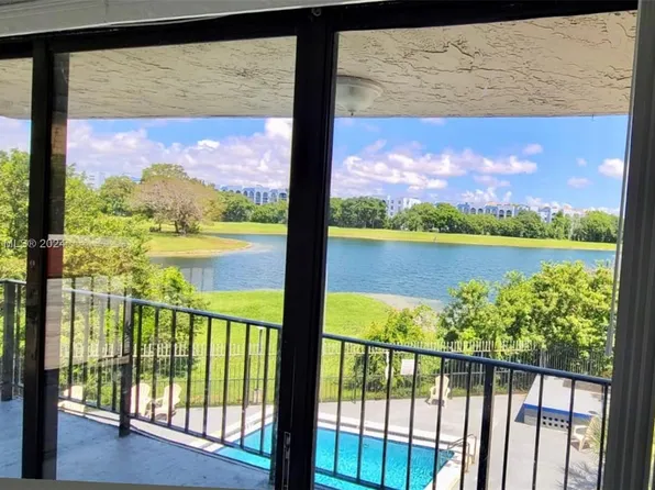 9682 Fontainebleau Blvd APT 304, Miami, FL 33172