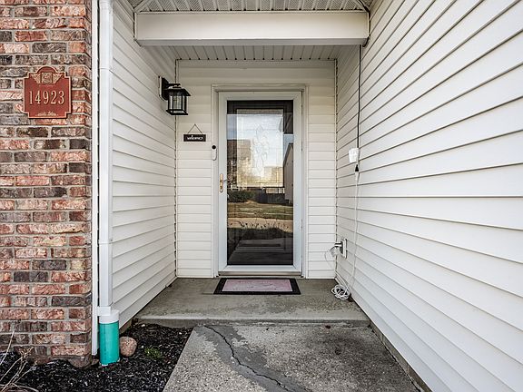 3rd image of 14923 Silver Thorne Way